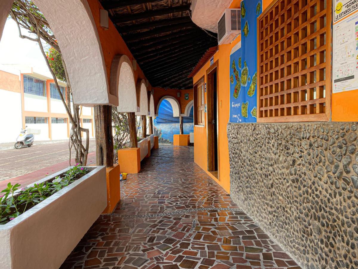 Hotel Crossman Puerto Ayora  Εξωτερικό φωτογραφία